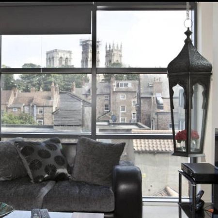 Churchill Two Bedroom Apartments With Free Parking And The Minster View York Exterior photo