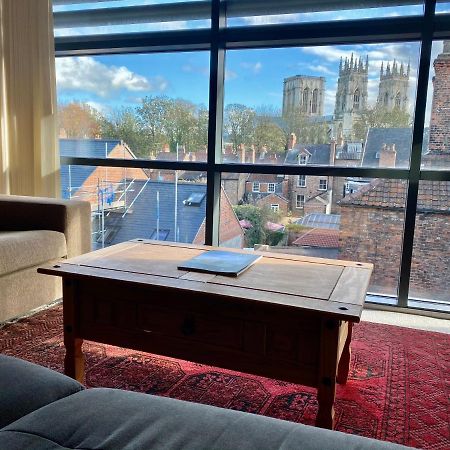 Churchill Two Bedroom Apartments With Free Parking And The Minster View York Exterior photo